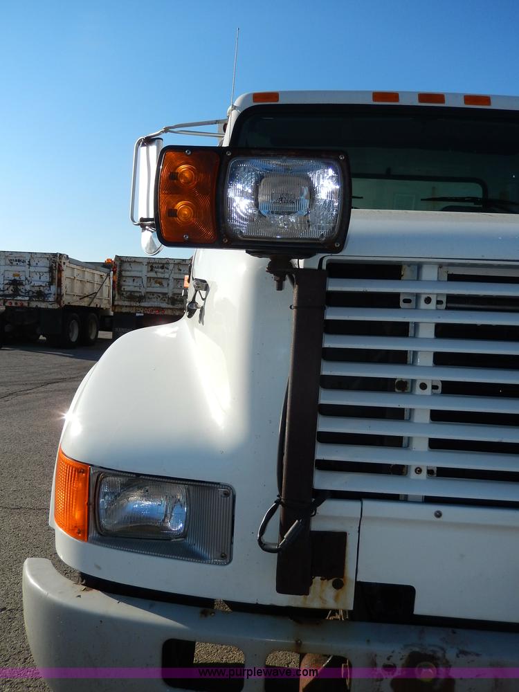 image for item H9707 2001 International 4900 dump truck