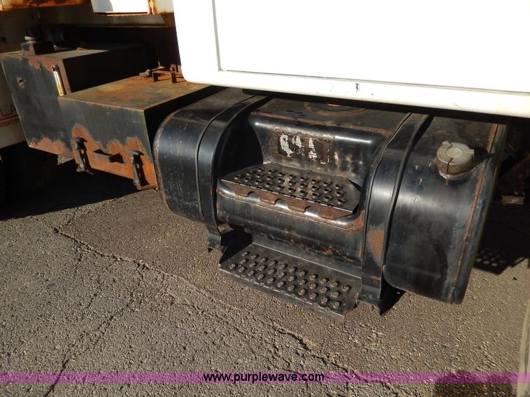 image for item H9707 2001 International 4900 dump truck