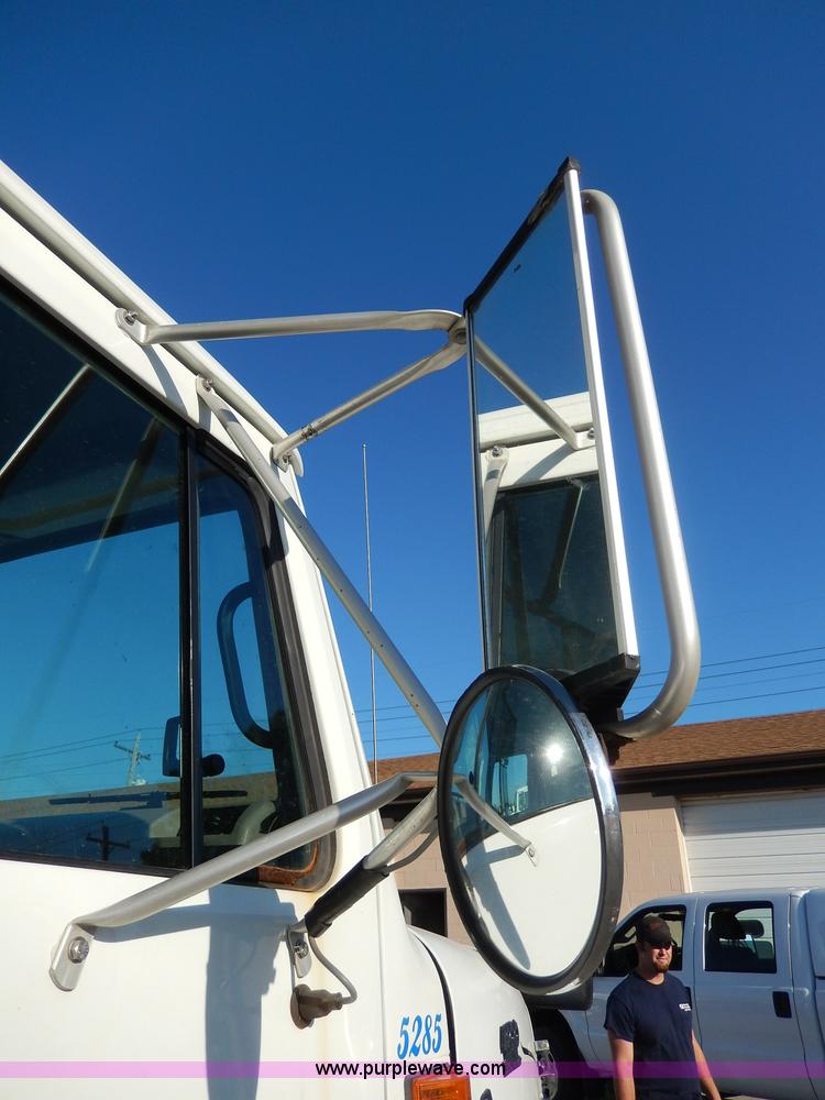 image for item H9707 2001 International 4900 dump truck