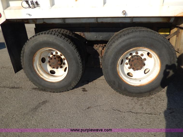 image for item H9707 2001 International 4900 dump truck