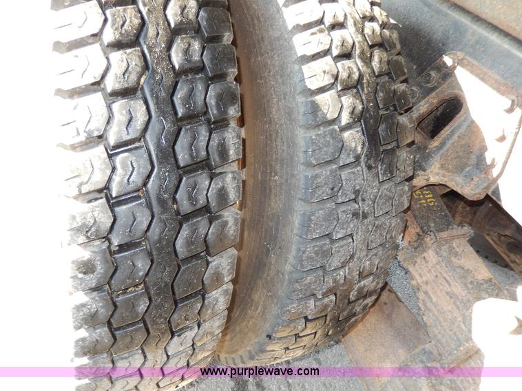 image for item H9707 2001 International 4900 dump truck