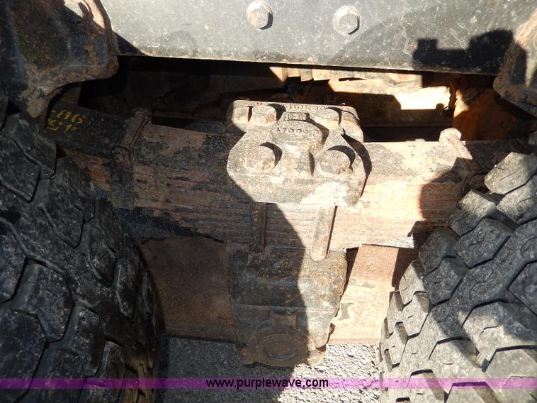 image for item H9707 2001 International 4900 dump truck