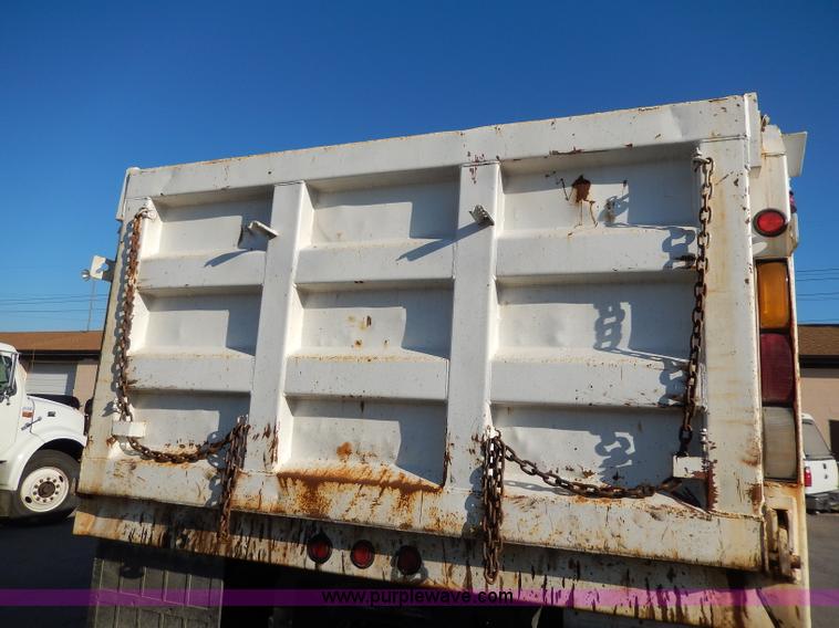 image for item H9707 2001 International 4900 dump truck