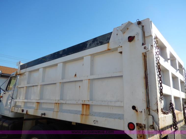 image for item H9707 2001 International 4900 dump truck