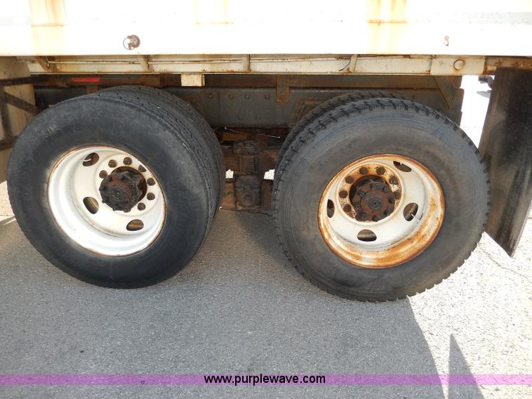 image for item H9707 2001 International 4900 dump truck