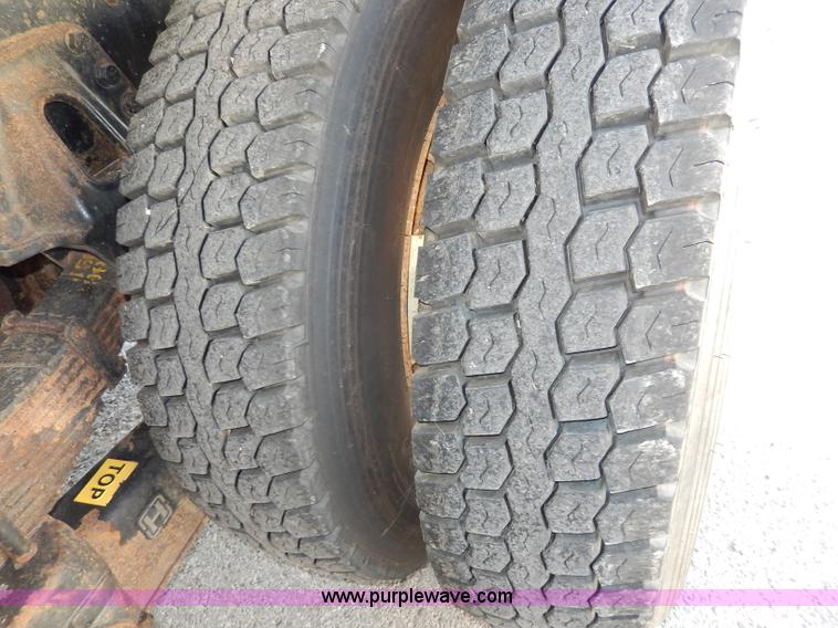 image for item H9707 2001 International 4900 dump truck