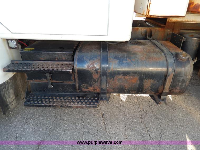 image for item H9707 2001 International 4900 dump truck