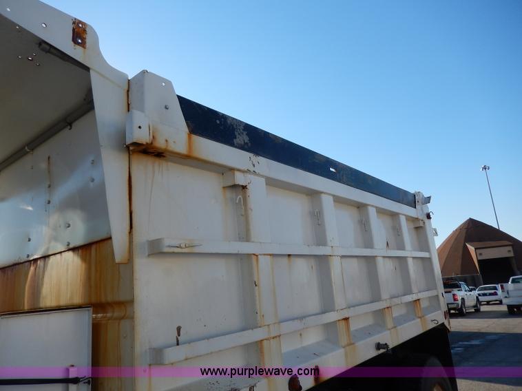 image for item H9707 2001 International 4900 dump truck