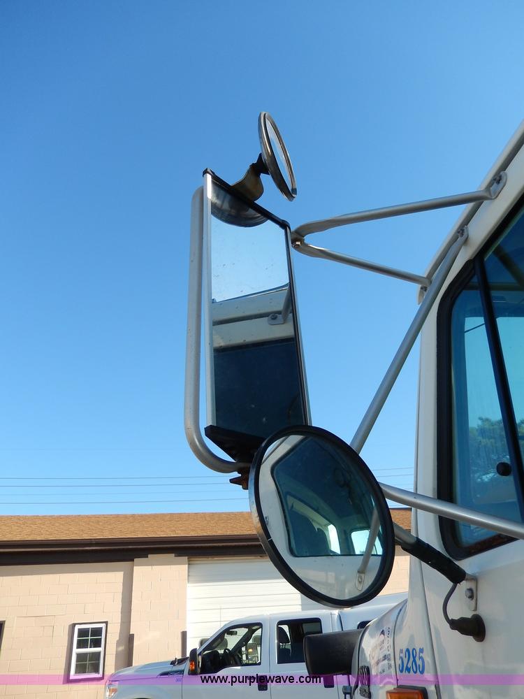 image for item H9707 2001 International 4900 dump truck