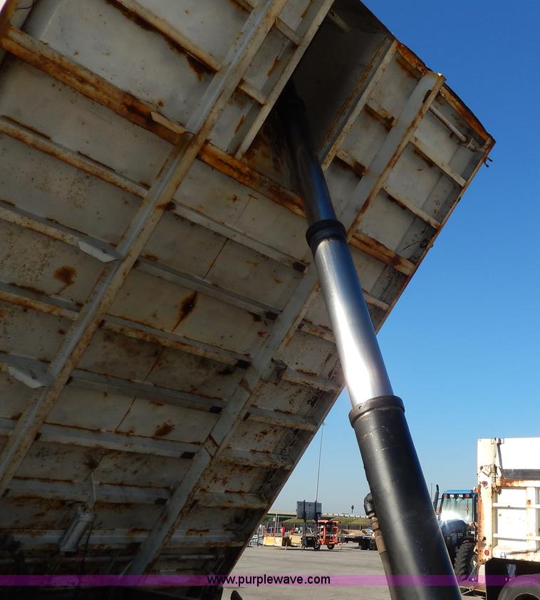 image for item H9707 2001 International 4900 dump truck