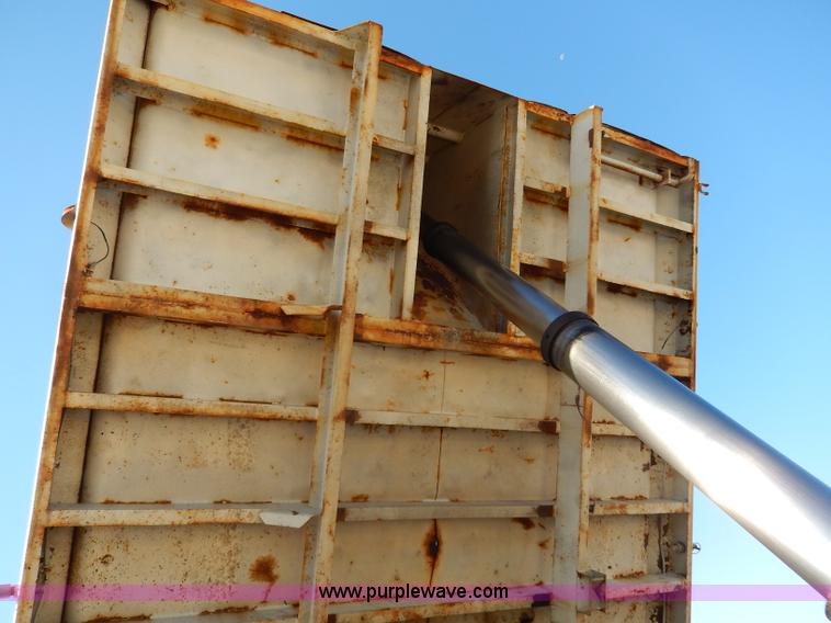 image for item H9707 2001 International 4900 dump truck