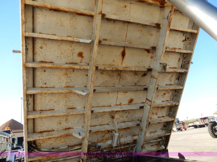 image for item H9707 2001 International 4900 dump truck