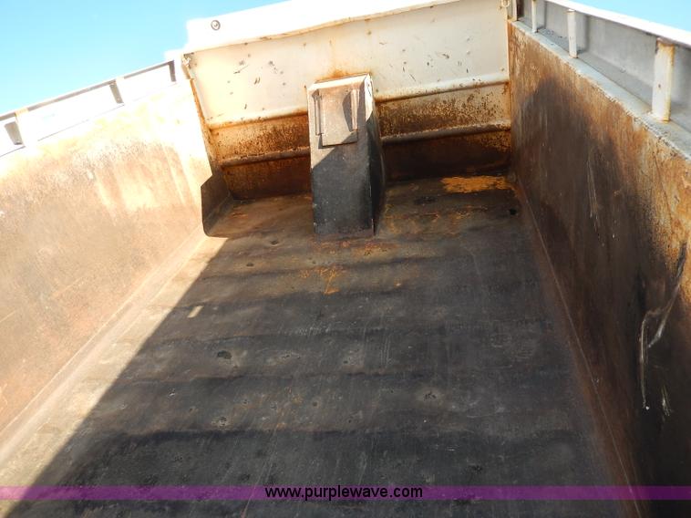 image for item H9707 2001 International 4900 dump truck