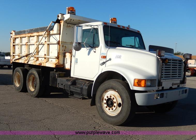 image for item H9708 2000 International 4900 dump truck