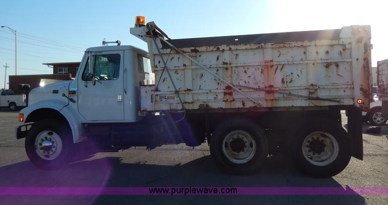 image for item H9708 2000 International 4900 dump truck