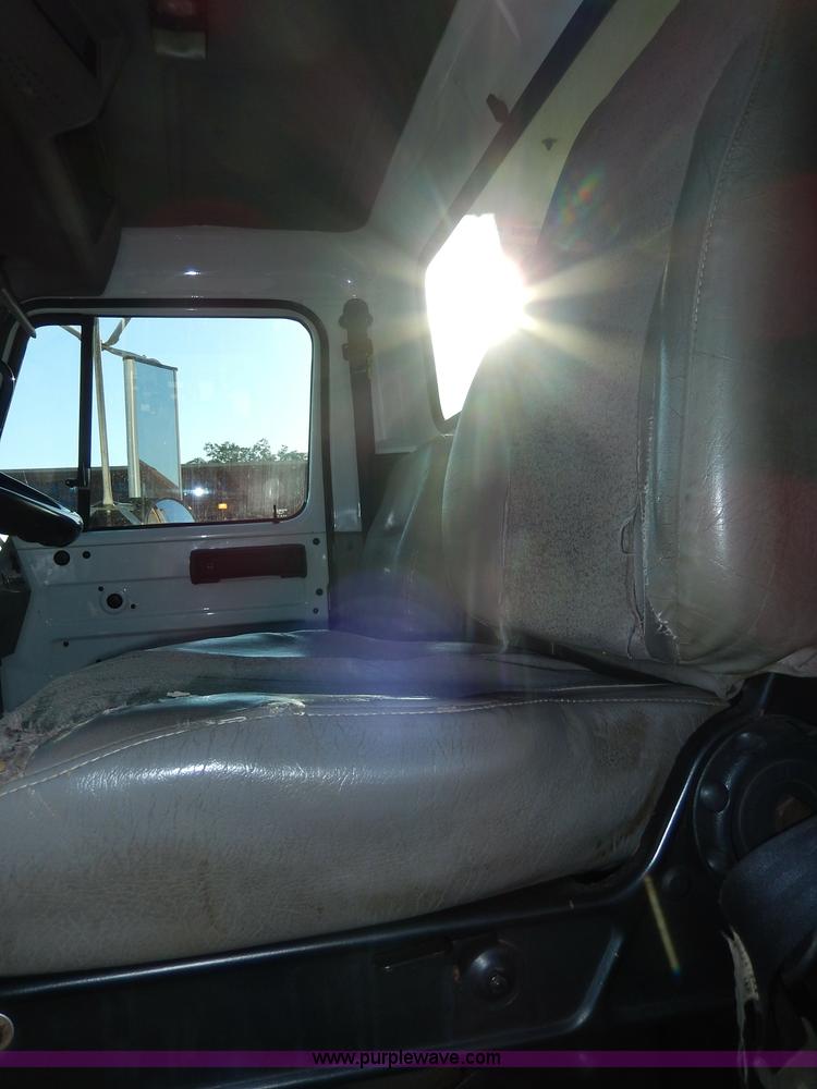 image for item H9708 2000 International 4900 dump truck