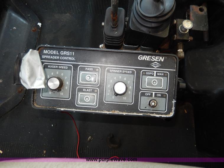 image for item H9708 2000 International 4900 dump truck