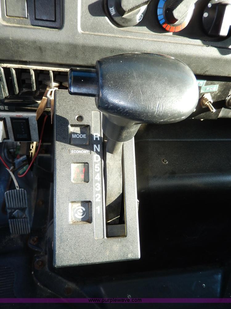 image for item H9708 2000 International 4900 dump truck