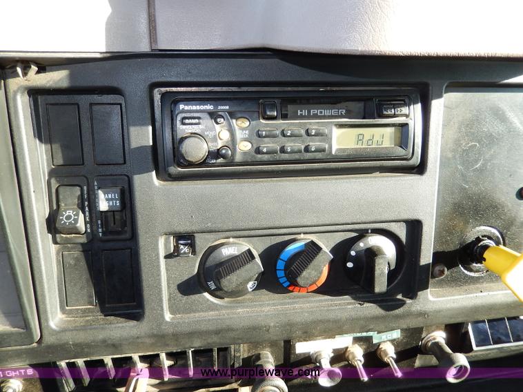 image for item H9708 2000 International 4900 dump truck