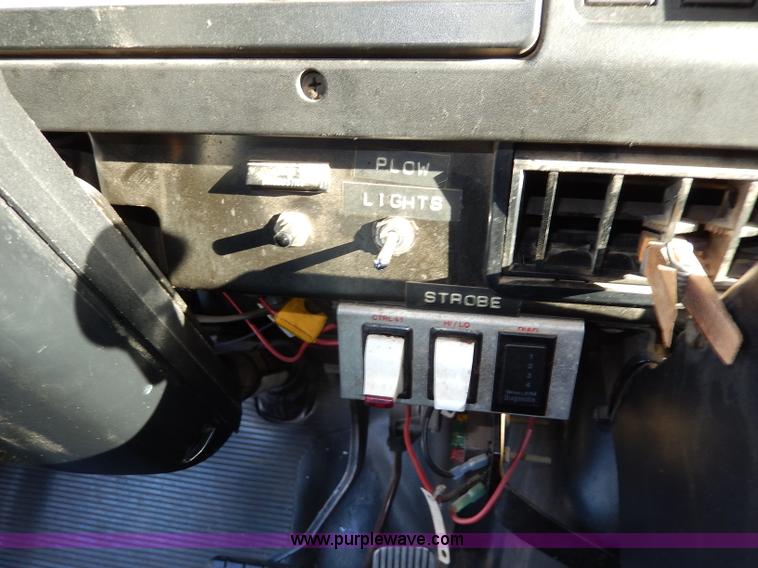 image for item H9708 2000 International 4900 dump truck