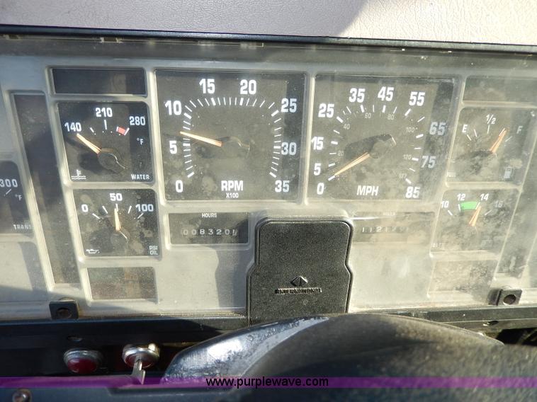 image for item H9708 2000 International 4900 dump truck