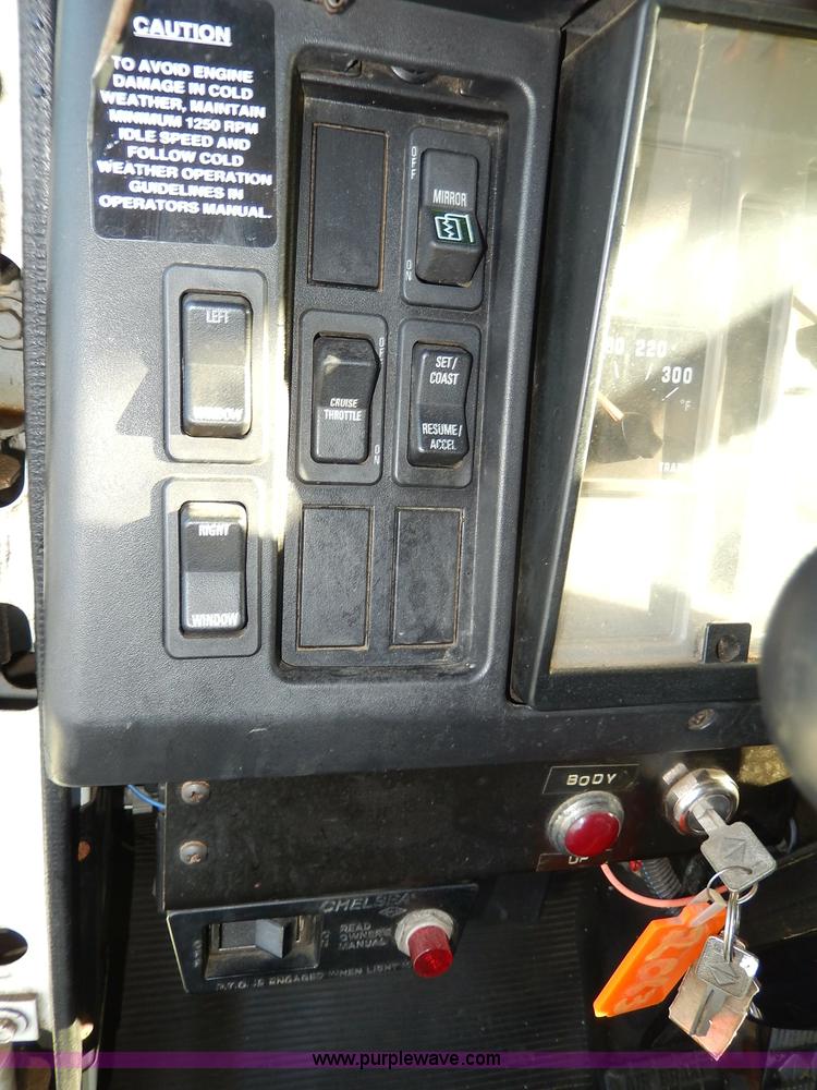 image for item H9708 2000 International 4900 dump truck