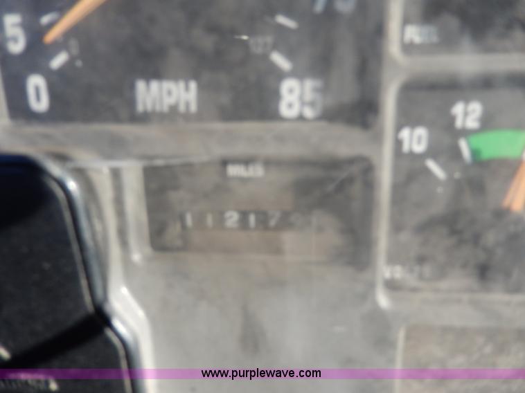 image for item H9708 2000 International 4900 dump truck