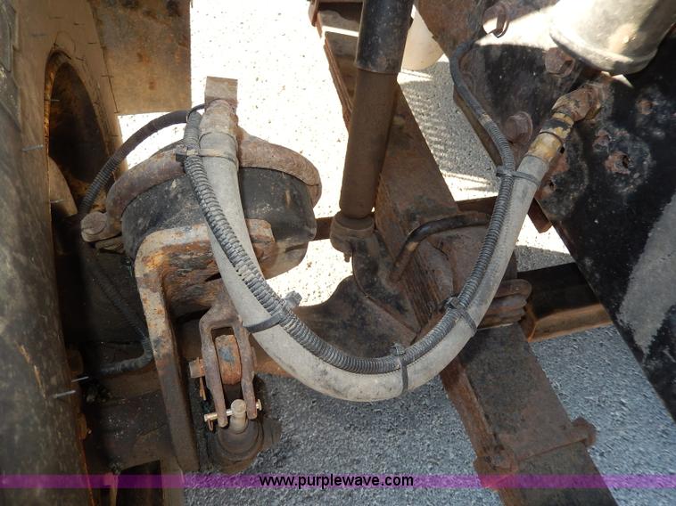 image for item H9708 2000 International 4900 dump truck