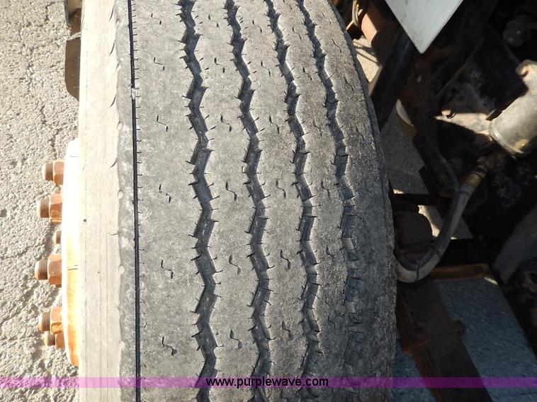 image for item H9708 2000 International 4900 dump truck