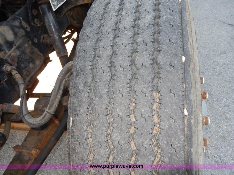 image for item H9708 2000 International 4900 dump truck