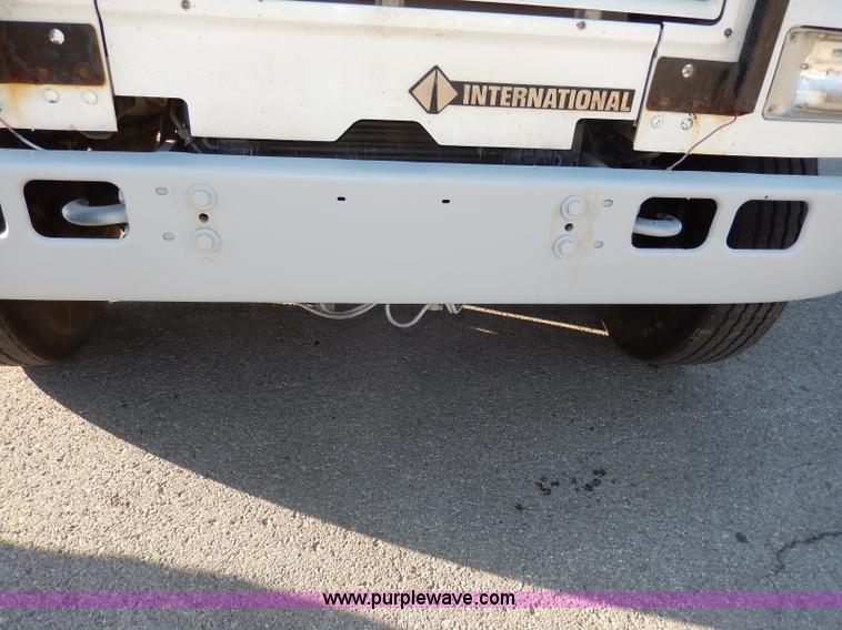 image for item H9708 2000 International 4900 dump truck