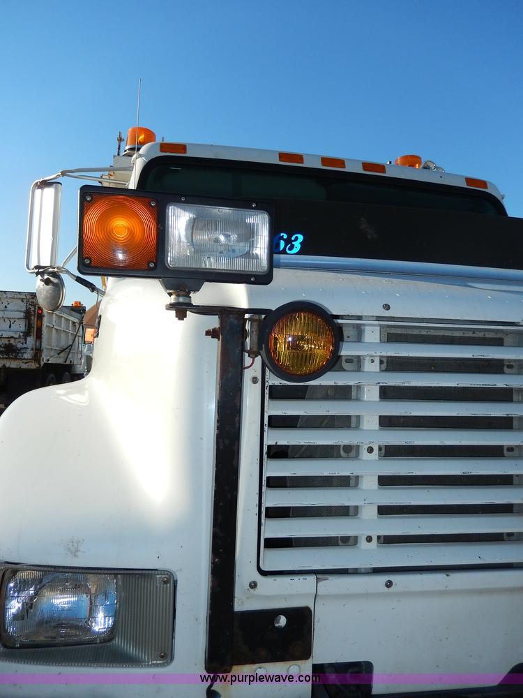 image for item H9708 2000 International 4900 dump truck