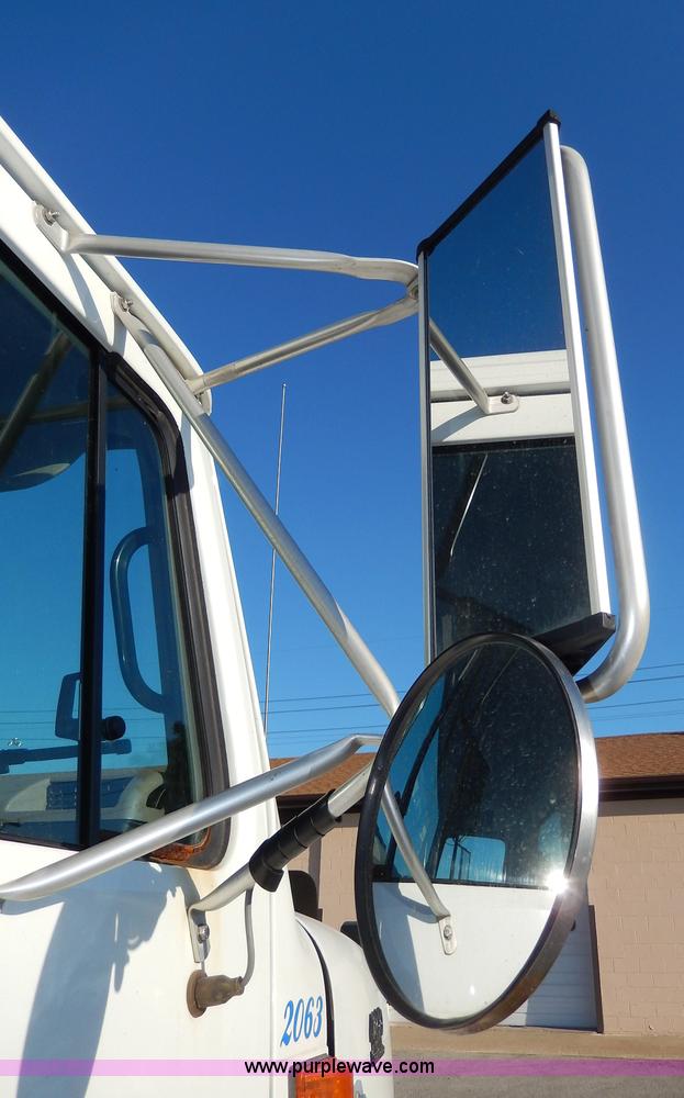 image for item H9708 2000 International 4900 dump truck