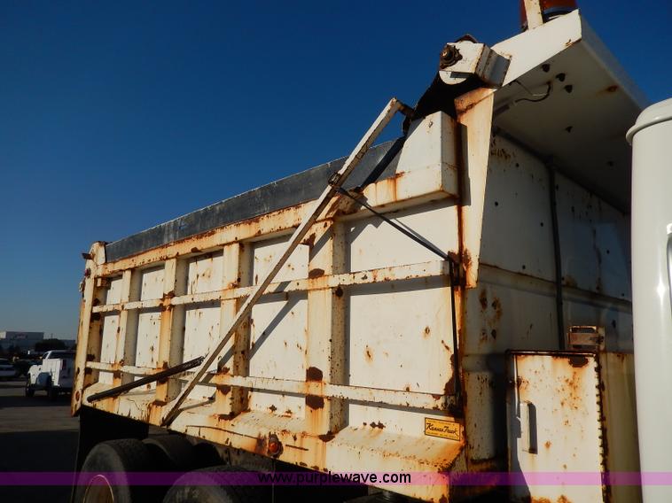 image for item H9708 2000 International 4900 dump truck