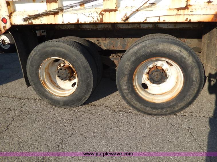 image for item H9708 2000 International 4900 dump truck