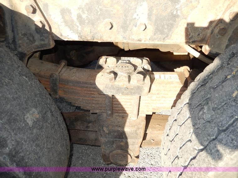 image for item H9708 2000 International 4900 dump truck