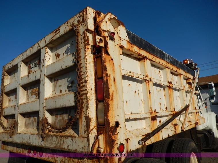 image for item H9708 2000 International 4900 dump truck