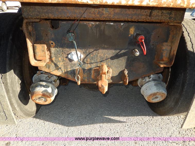 image for item H9708 2000 International 4900 dump truck