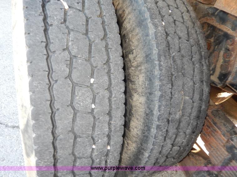 image for item H9708 2000 International 4900 dump truck