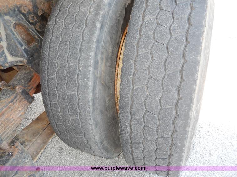 image for item H9708 2000 International 4900 dump truck