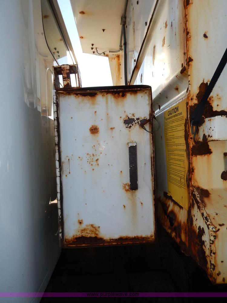 image for item H9708 2000 International 4900 dump truck