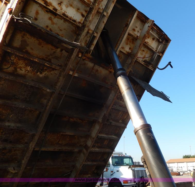 image for item H9708 2000 International 4900 dump truck