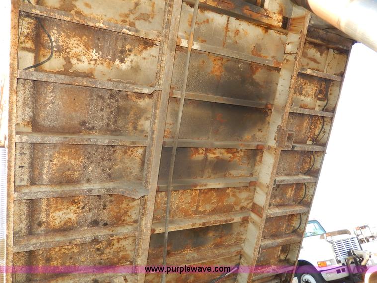 image for item H9708 2000 International 4900 dump truck