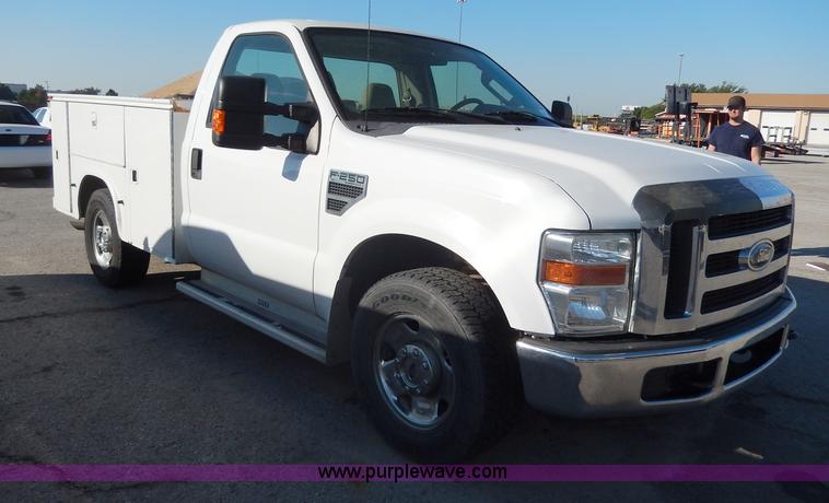 image for item H9709 2008 Ford F250 Super Duty XLT utility truck