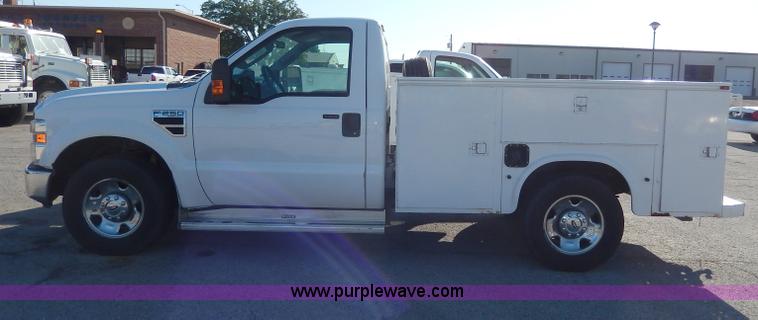 image for item H9709 2008 Ford F250 Super Duty XLT utility truck