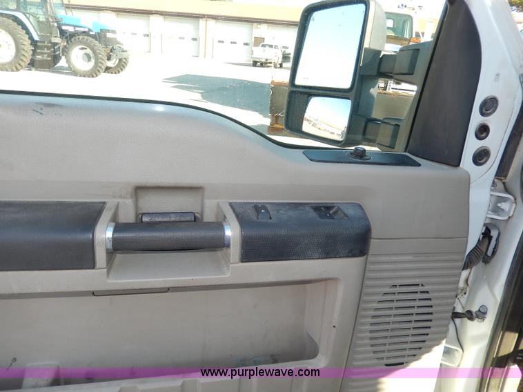 image for item H9709 2008 Ford F250 Super Duty XLT utility truck