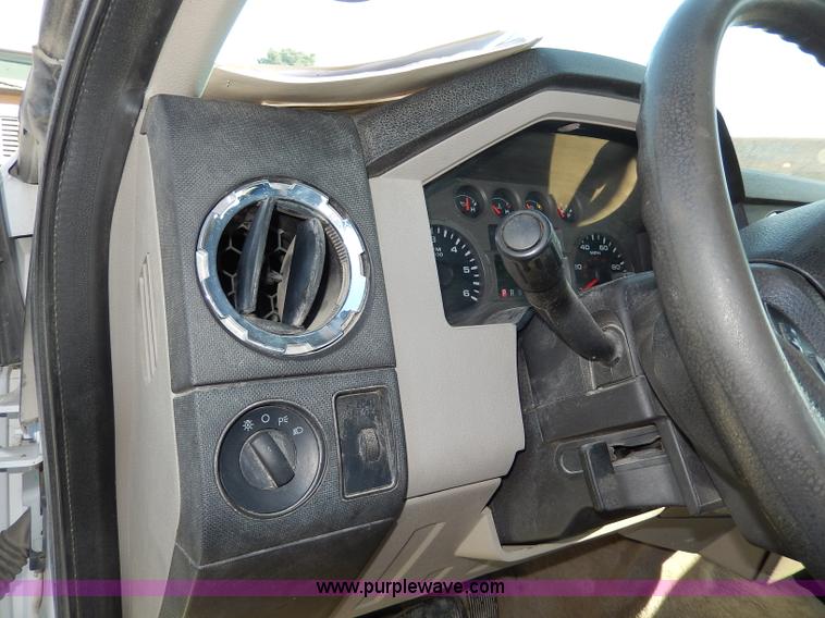 image for item H9709 2008 Ford F250 Super Duty XLT utility truck
