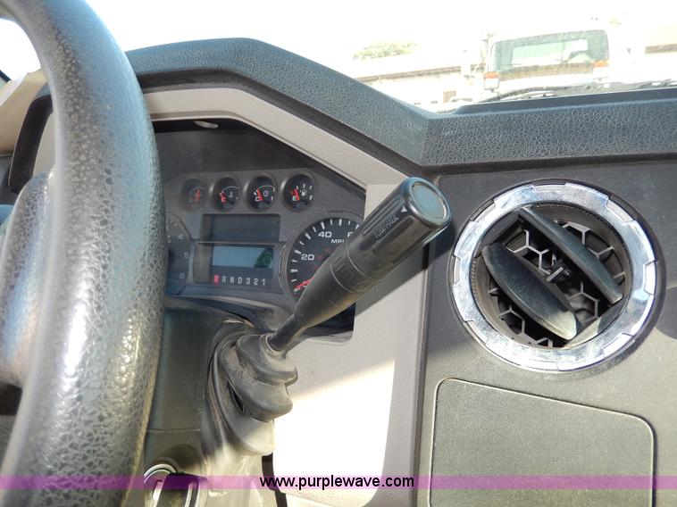 image for item H9709 2008 Ford F250 Super Duty XLT utility truck