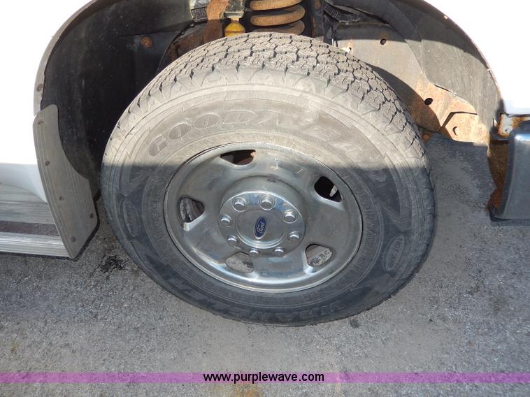 image for item H9709 2008 Ford F250 Super Duty XLT utility truck