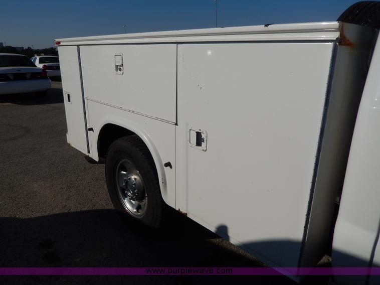 image for item H9709 2008 Ford F250 Super Duty XLT utility truck